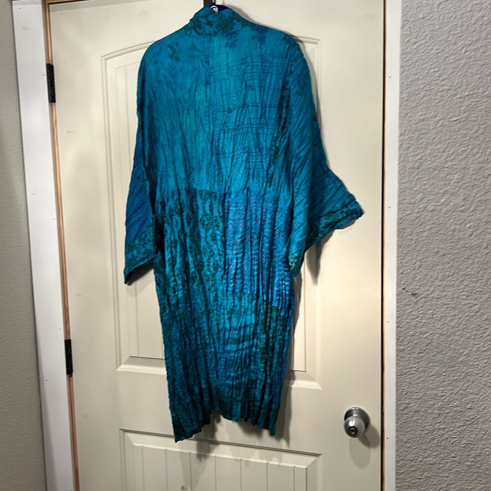 Green Sewn kimono, blue/pink/black beautiful crepe size “2” 75% recyc… - Picture 3 of 6